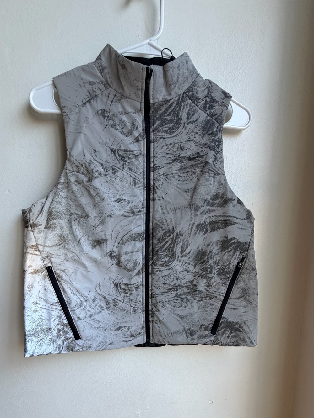 Nike Swift Running Vest Size Medium Womens Vast Grey Therma Fit ADV Reflective